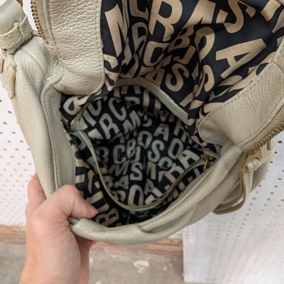 Marc Jacobs Natasha Q Classic Crossbody - AS IS, VERY USED CONDITON - Picture 8 of 8